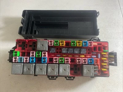 Módulo de relé de caja de fusibles de motor Ford Expedition 2007-2008 7L1T-14A003-CB OEM Foto 1 de 4