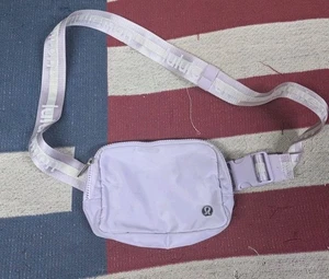 Riñonera Lululemon Everywhere 1L bolso cinturón lavanda púrpura claro - Imagen 1 de 7
