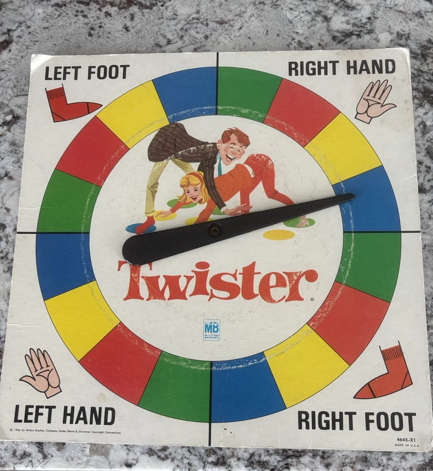 Vintage Twister Game 1966 Milton Bradley - Apenas tabuleiro giratório - 12,5" x 12,5"  - Imagem 1 de 2