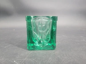 Portacandele votivo in vetro verde pesante e grosso con disegno a tulipano 3" x 2,75" - Foto 1 di 22