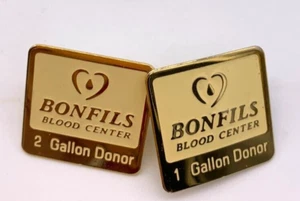 2 VTG BONFILS BLOOD CENTER 1 & 2 gallon donor hat lapel pins enamel on gold tone - Picture 1 of 3