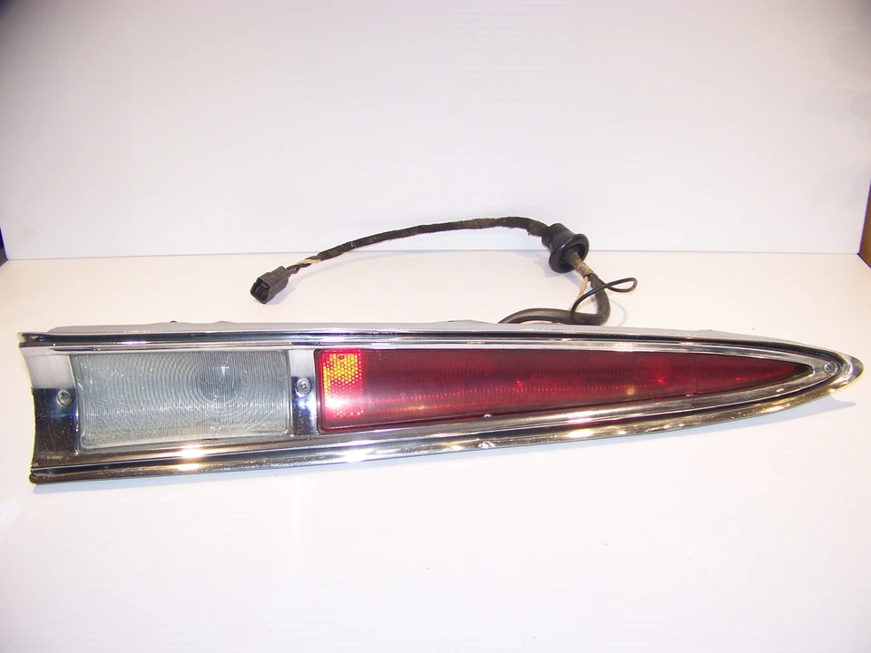 Conjunto de luces traseras Chrysler Imperial 1965 derecha carcasa de lente fabricante original cableado corona Lebaron Foto 1 de 4