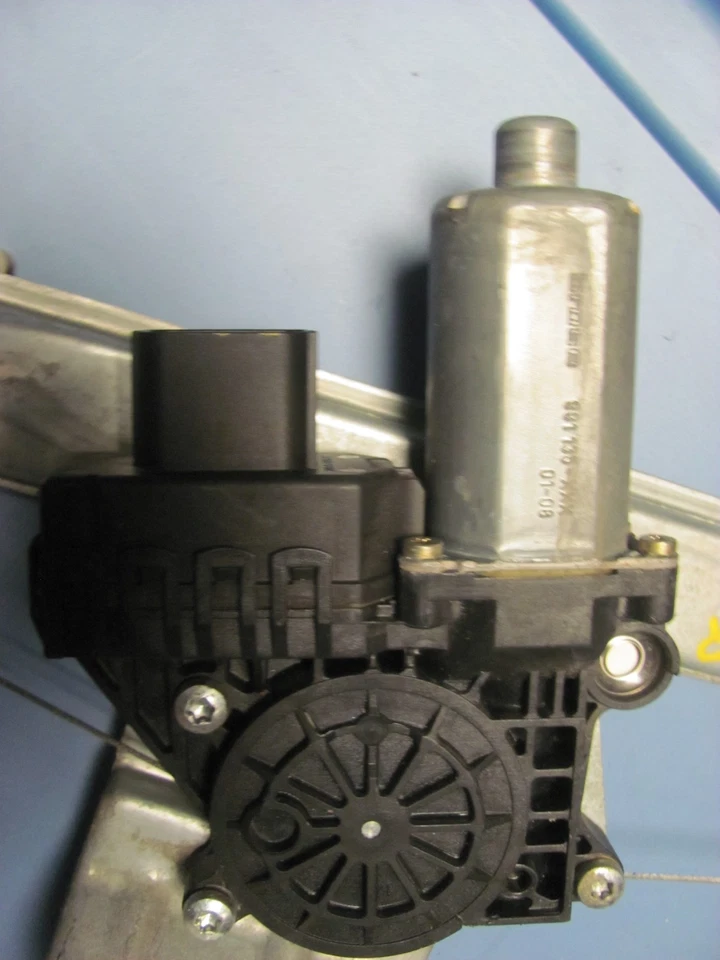 Motor ventana delantera izquierda Jaguar XJ8 XJR SUPER V8 VANDEN PLAS 2004 05 06 07 2008  Foto 1 de 2