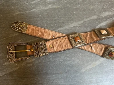 Cinturón medallón cuadrado de piedra de cuero en relieve de piel de serpiente de peltre de cuero de colección Foto 1 de 4