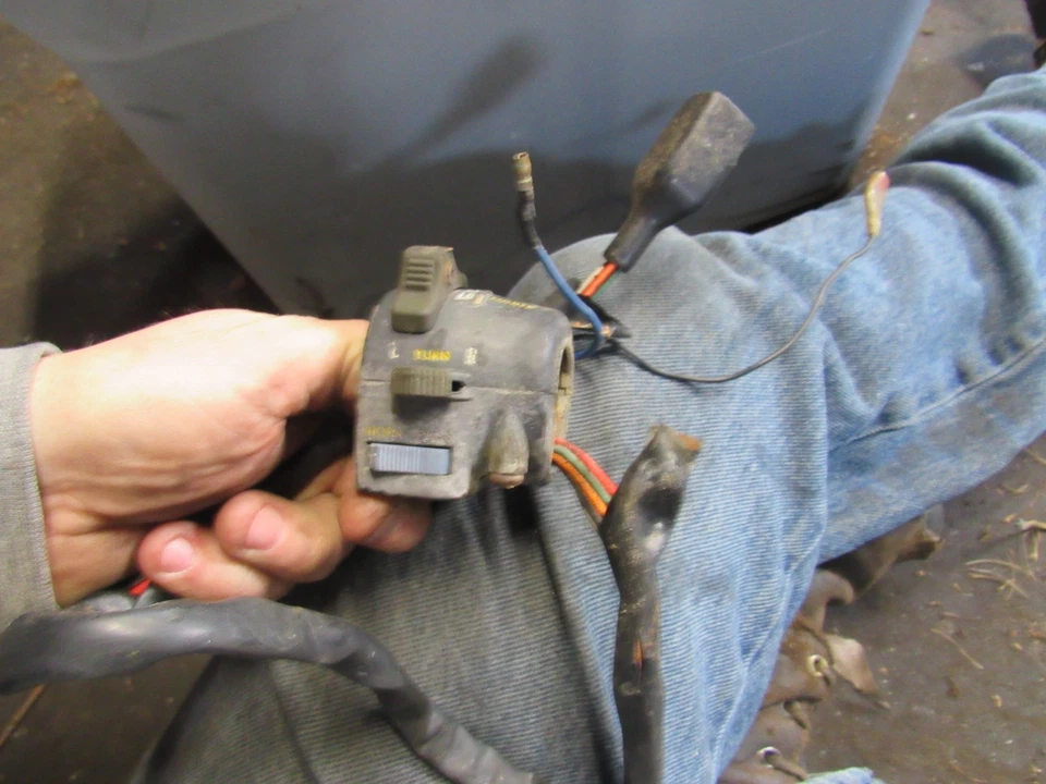 Kawasaki KZ750 B 1979 interruptor izquierdo luces bocina giratoria Foto 1 de 1