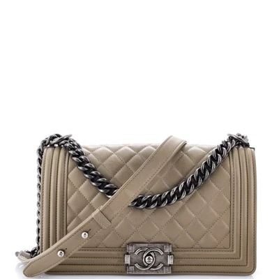 Bolsa Chanel Boy Flap acolchoada pele de cordeiro antiga média - Imagem 1 de 4