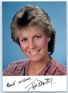 JILL DANDO Autograph Hand Signed Photo English TV Presenter & Journalist - Picture 1 of 2