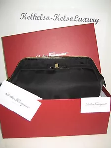 NUOVA borsa trucco nero toilette logo fiocco Salvatore Ferragamo Vera custodia cosmetica BX - Foto 1 di 12