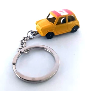 Canada Yellow Cab Metal 1.5 Inch Car Keychain Keyring Collectible Souvenir - Foto 1 di 4