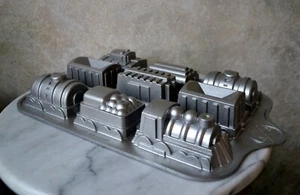 Train Cake Pan by Nordic Ware Cast Aluminum Muffin Cakelets Jello Mold - Picture 1 of 12