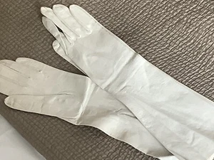 Vintage Ladies White Opera Length Kid Leather Gloves - Picture 1 of 3