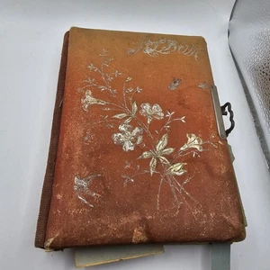 Álbum de fotos antiguo 1901 con pestillo de metal de terciopelo y varias fotos hallazgo patrimonial - Imagen 1 de 14