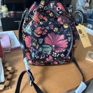 Patricia Nash Tropical Escape Medium Backpack black green red Floral - Picture 1 of 2
