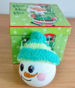 Handbemalter Weihnachtsschmuck aus Glas - Schneemann mit Mütze + Nikolausbox - Bild 1 von 6