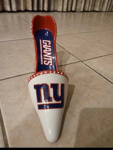 NEW YORK GIANTS HIGH HEEL SHOE WINE BOTTLE HOLDER Cover