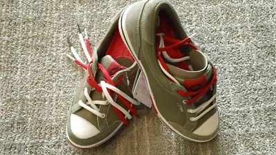 全新! Crocs Hank Haney Bradyn 2.0 女式 6.5 码宽,彩色卡其色/红色 — 第 1/4 张图片