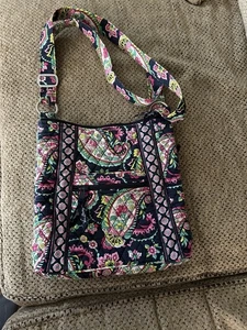 Vera Bradley Petal Paisley Hipster gesteppte Umhängetasche/Schultertasche nicht mehr produziert  - Bild 1 von 5