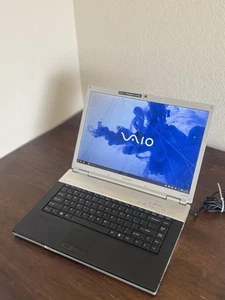 Sony VAIO VGN-FZ250E Laptop Core 2 Duo T9300 4GB RAM 64GB SSD Linux Mint XFCE - Picture 1 of 11