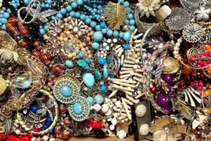3 Pfund unsortiert riesig Vintage Schmuck Set Vintage jetzt Müll mit Kleidung Wiederverkauf verwickelt - Bild 1 von 12