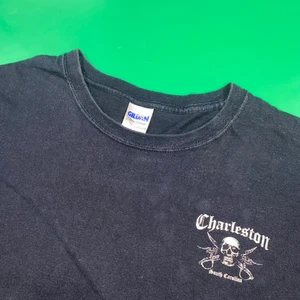 Camiseta Gildan Ultra Algodón Charleston Calavera Piratas 4XL Negra Hombres - Imagen 1 de 6