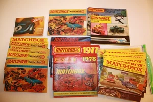 Konvolut 26 Matchbox / Hot Wheels Sammlerkataloge aus verschiedenen Jahren - Bild 1 von 4