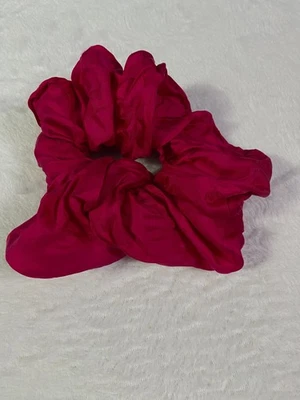 XXL Rojo Jumbo Mujer Charmeuse Satén Scrunchie Elástico San Valentín, Cumpleaños Foto 1 de 3