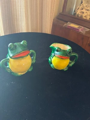 Juego de crema y azúcar de rana figurativa caprichosa Foto 1 de 4