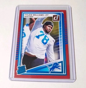 2025 Panini Donruss Tyleik Williams Rated Rookie Press Proof Rosso #360 Lions RC - Foto 1 di 2