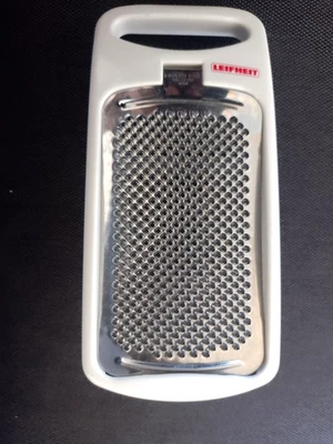 LEIFHEIT Edelstahl Kunststoff Muskatreibe Nussreibe Reibe Muskat fein - Bild 1 von 4