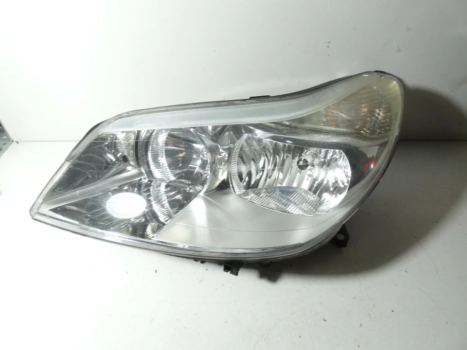 Citroen C5 BJ 2006 Scheinwerfer vorne links leicht gelb!!! 89009359 - Bild 1 von 1