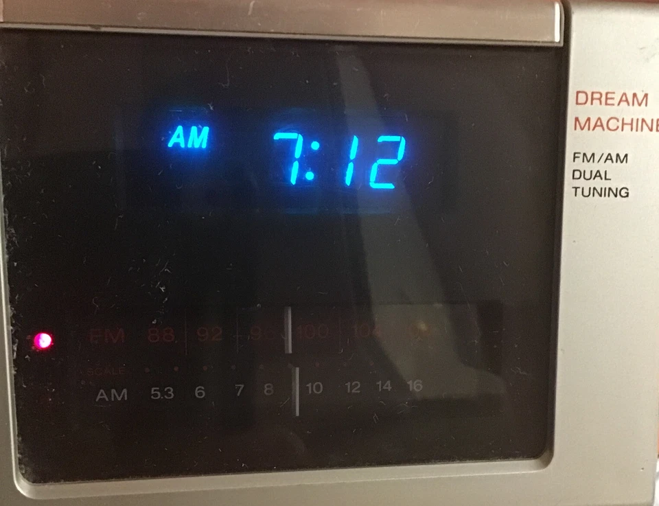 Radio reloj digital vintage Sony Dream Machine ICF-C20W FM/AM leer descripción Foto 1 de 4