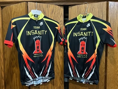 Team Insanity LOTE de dos camisetas de ciclismo de corte palo mediano para hombre 3 bolsillos personalizadas Foto 1 de 2