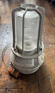 VTG Appleton Mercmaster II Light w Ballast Housing, Cage & Bulb 175 Watts Tested - Picture 1 of 7