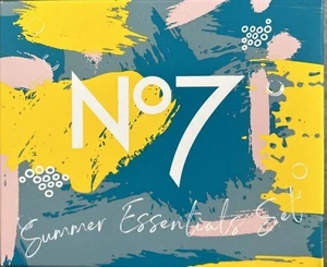 No7 - Summer Essentials Box Gift Set - New - Picture 1 of 2