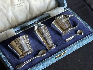 BOXED ART DECO SILVER PLATED WALKER AND HALL 5 PIECE CRUET SET - Keith Murray - Picture 1 of 14