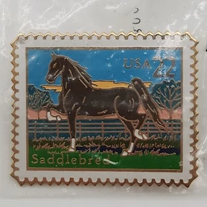 Vintage 1985 Saddlebred Horse USA 22C Postage Stamp Lapel Pin USPS Gold Tone - Bild 1 von 2