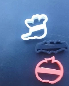 HALLOWEEN COOKIE CUTTER SET BAT GHOST PUMPKIN LOT 3 NEW PLASTIC CUTTERS TABS NEW - Picture 1 of 1