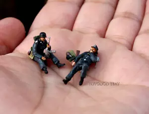 hand painted WW2 1/72 figure 2pcs german soldiers resting AFTER WAR diorama - Picture 1 of 5