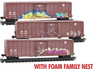 Micro Trains N Scale ~ BNSF 50' Rib Side Box Car Weathered ~ 3 Pack ~ 99305048 - Picture 1 of 7