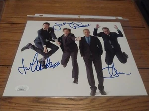 Ryan Stiles Greg Proops Jeff B. Davis & Joel Murray handsigniertes Who's Live Foto - Bild 1 von 5
