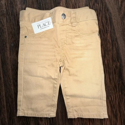 Calça skinny cáqui bebê The Children’s Place tamanho 3–6 meses nova com etiquetas  - Imagem 1 de 3