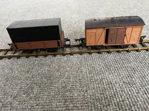 Faller Hittrain E-Train Playtrain: Niederbordwagen  + geschlossener Güterwagen - Bild 1 von 14