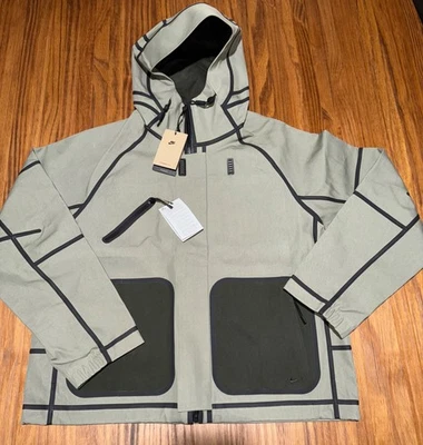 Chaqueta de lluvia con capucha Nike Tech Storm-Fit HM9473-320 para hombre talla pequeña Foto 1 de 4