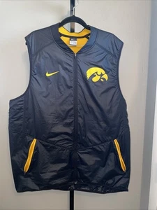 NIKE Iowa Hawkeyes Herren XXL Schwarz Full Zip Weste Men’s - Bild 1 von 4