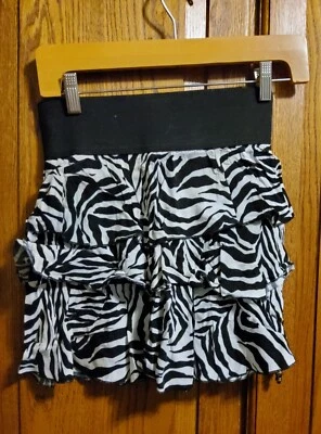 Rue 21 Falda Estampado Cebra Volantes Capas Cintura Elástica, Mediana Foto 1 de 3