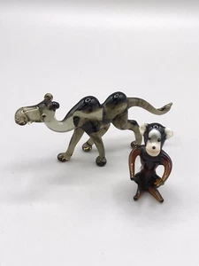 Pair Of Handblown Lampwork Glass Mini Figurines Grey Camel Brown Monkey Adorable - Bild 1 von 8