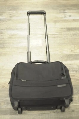 Сумка с короткими ручками Briggs & Riley U114 компактная на роликах вертикальная ручная кладь колесо черная - Изображение 1 из 4