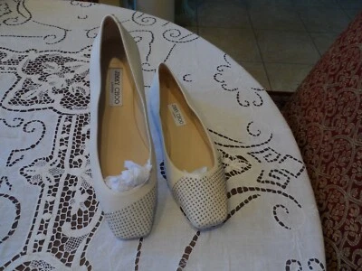 Pisos de ballet Jimmy Choo de cuero blanco "Davia" con cuentas de metal plateado talla 9,5 M Foto 1 de 4