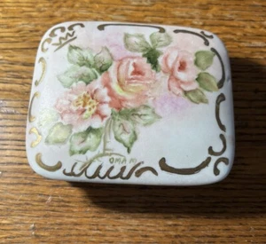 Bavaria pink rose hand painted porcelain trinket box with lid, gold accents - Picture 1 of 9