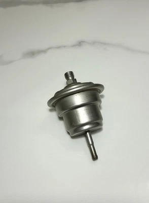 Mercedes-Benz R107 W126 R129 560SL Fuel Pressure Accumulator 0004761021 OEM - Image 1 of 4